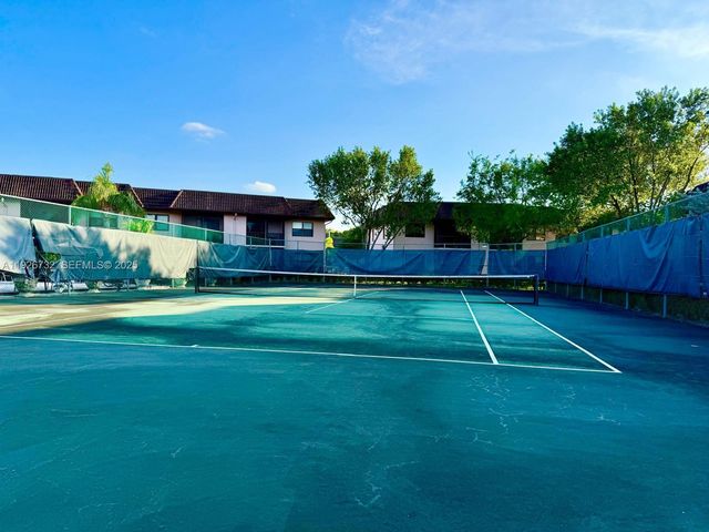 10616 NW 10th St 104, Pembroke Pines, FL 33026