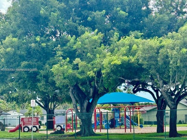 10616 NW 10th St 104, Pembroke Pines, FL 33026