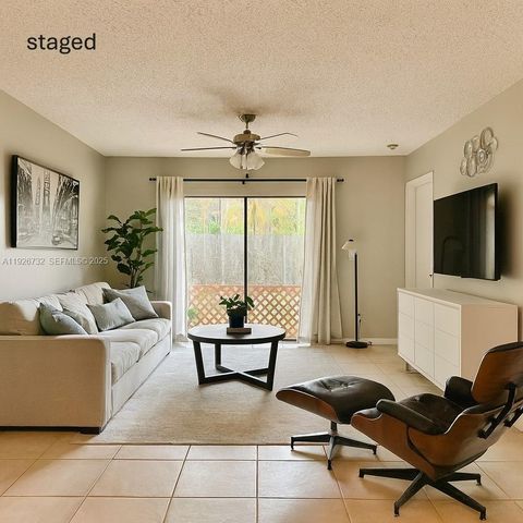 10616 NW 10th St 104, Pembroke Pines, FL 33026