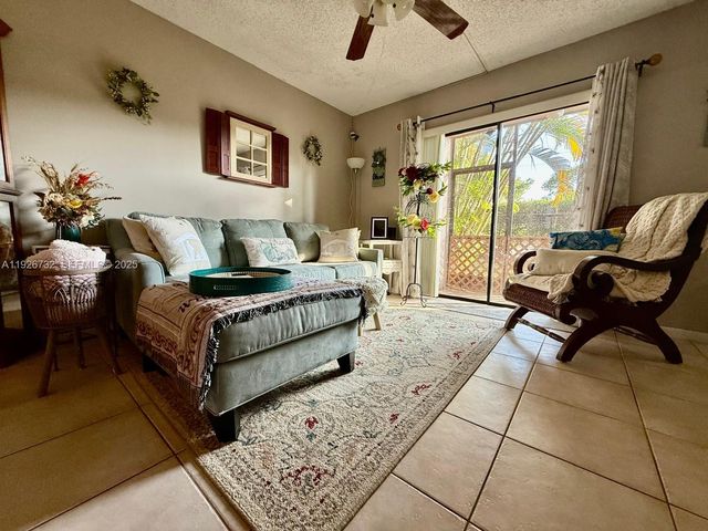 10616 NW 10th St 104, Pembroke Pines, FL 33026