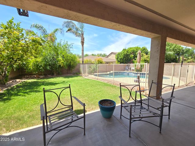 223 W Pelican Drive, Chandler, AZ 85286