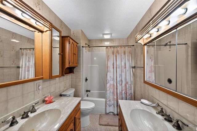 32680 South Street, Lawton, MI 49065