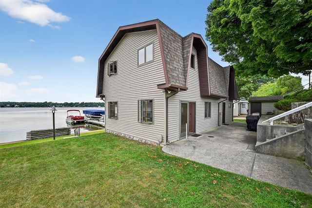 32680 South Street, Lawton, MI 49065