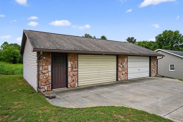 32680 South Street, Lawton, MI 49065