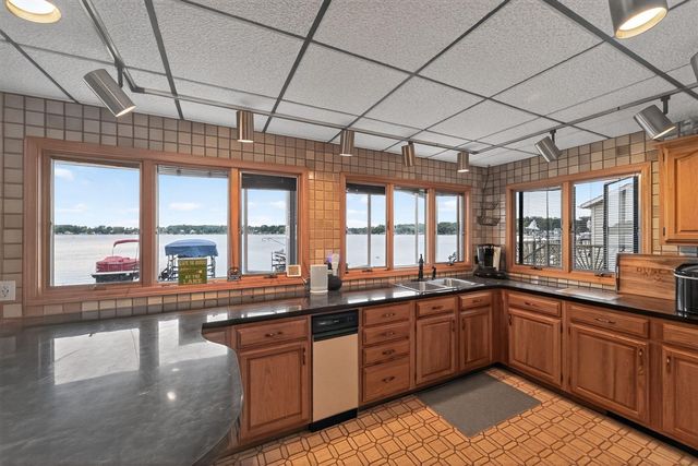 32680 South Street, Lawton, MI 49065