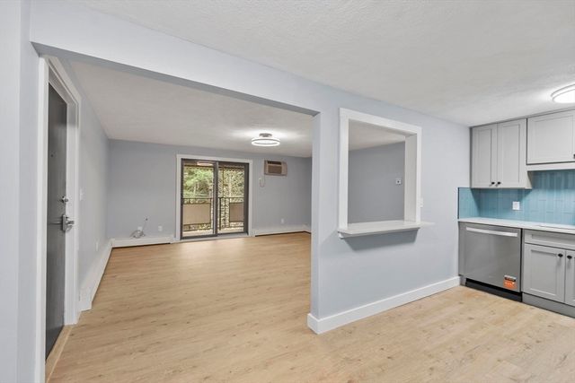20 Colonial Drive 10, Andover, MA 01810