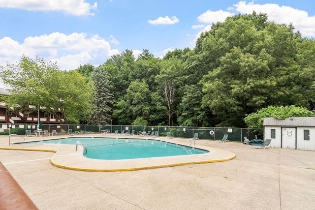 20 Colonial Drive 10, Andover, MA 01810