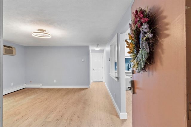 20 Colonial Drive 10, Andover, MA 01810