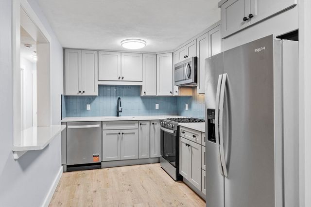 20 Colonial Drive 10, Andover, MA 01810