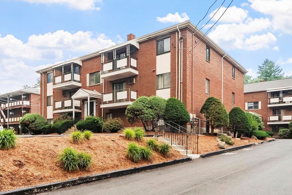 20 Colonial Drive 10, Andover, MA 01810