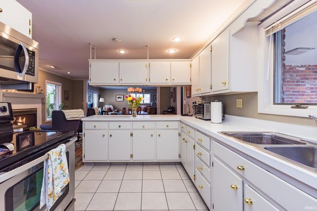 1005 N Bittersweet Lane, Muncie, IN 47304