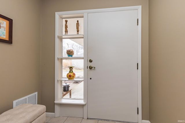 1005 N Bittersweet Lane, Muncie, IN 47304