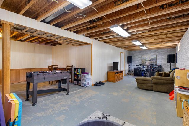 340 64th Avenue N, Coopersville, MI 49404