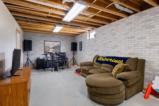 340 64th Avenue N, Coopersville, MI 49404
