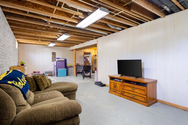 340 64th Avenue N, Coopersville, MI 49404
