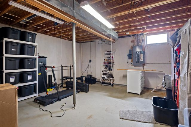 340 64th Avenue N, Coopersville, MI 49404