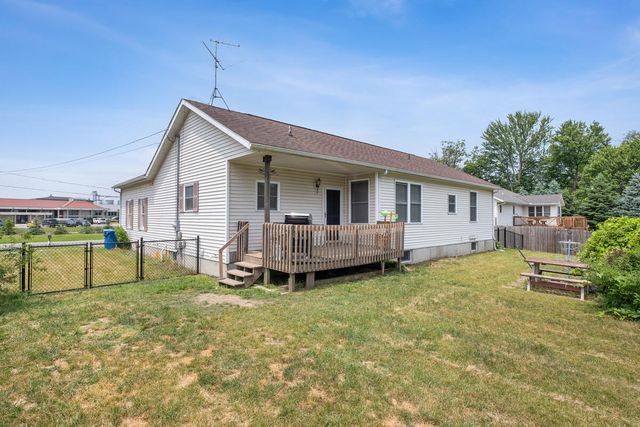 340 64th Avenue N, Coopersville, MI 49404