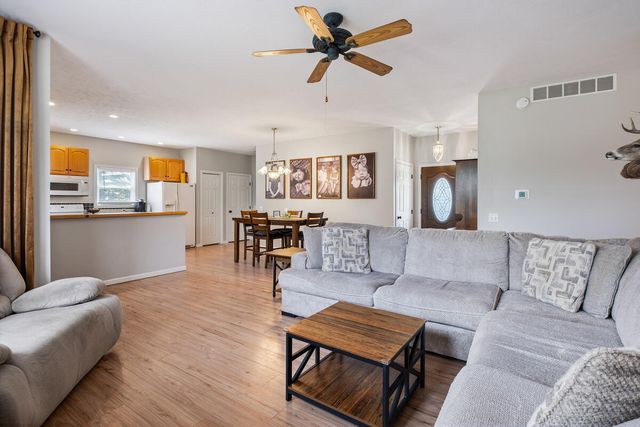 340 64th Avenue N, Coopersville, MI 49404