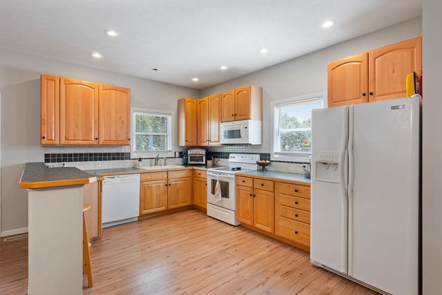 340 64th Avenue N, Coopersville, MI 49404