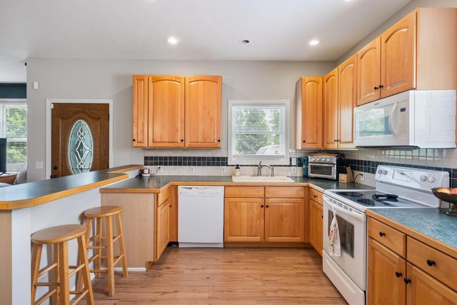 340 64th Avenue N, Coopersville, MI 49404