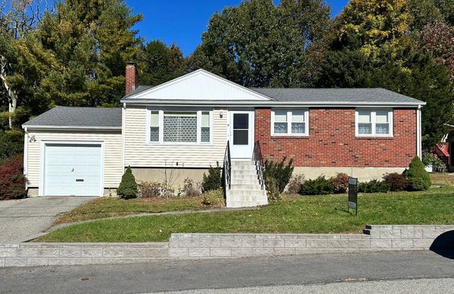 11 Sunflower Rd, Holbrook, MA 02343