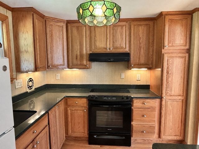 11 Sunflower Rd, Holbrook, MA 02343