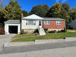 11 Sunflower Rd, Holbrook, MA 02343