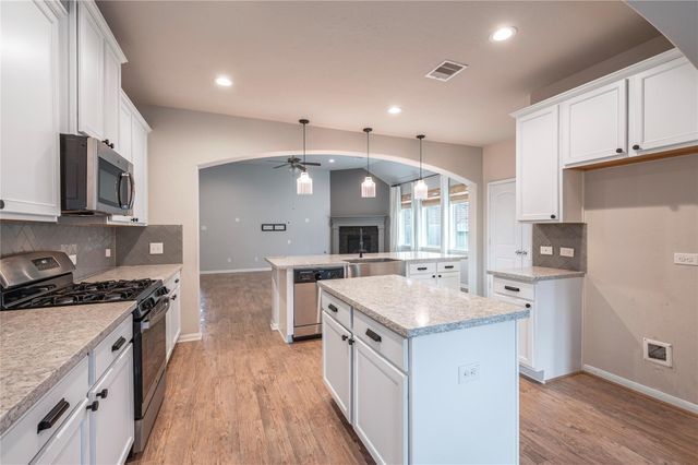 1851 Belle Place, Alvin, TX 77511