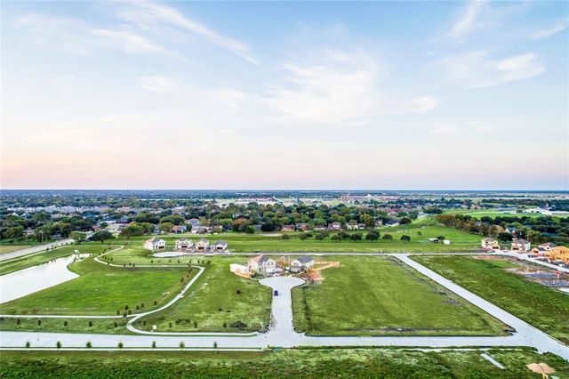 411 Robin Street, Angleton, TX 77515