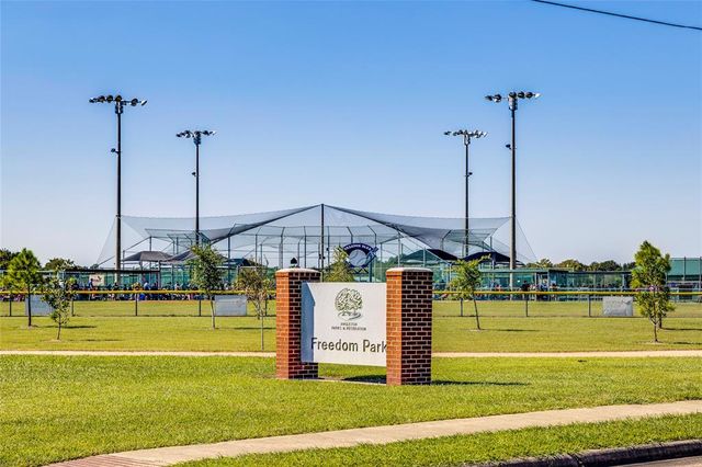 411 Robin Street, Angleton, TX 77515