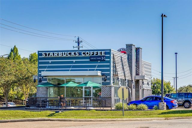 411 Robin Street, Angleton, TX 77515