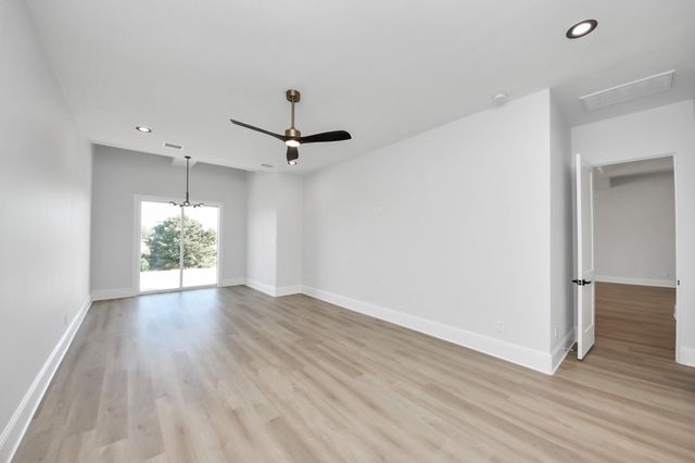 299 Peninsula Point Drive, Montgomery, TX 77356