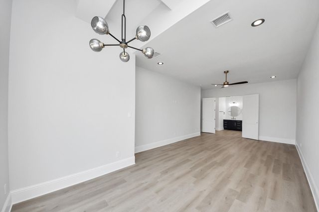 299 Peninsula Point Drive, Montgomery, TX 77356