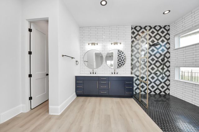 299 Peninsula Point Drive, Montgomery, TX 77356