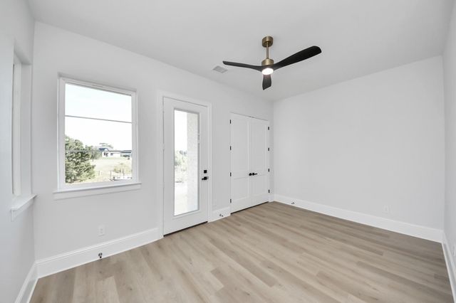 299 Peninsula Point Drive, Montgomery, TX 77356