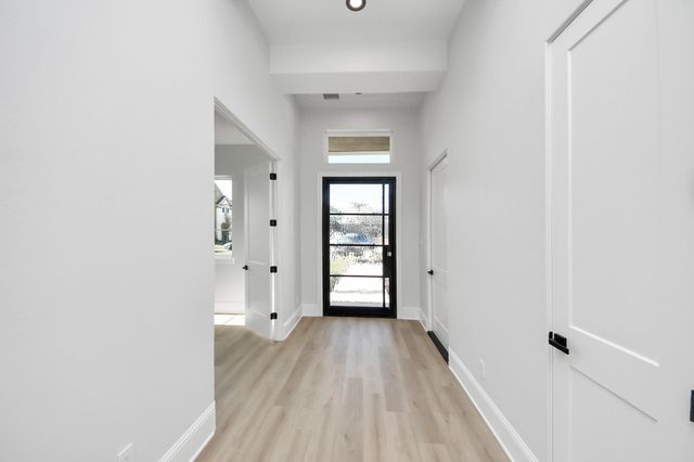 299 Peninsula Point Drive, Montgomery, TX 77356