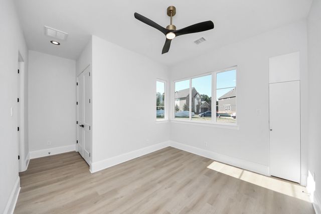 299 Peninsula Point Drive, Montgomery, TX 77356