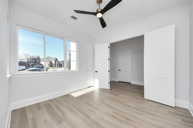 299 Peninsula Point Drive, Montgomery, TX 77356