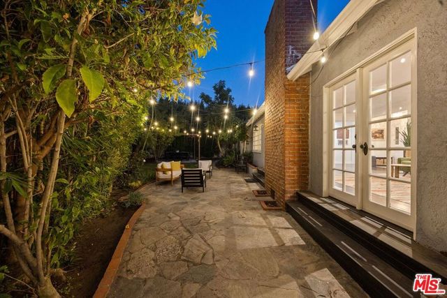 3854 Vineland Avenue, Studio City, CA 91604