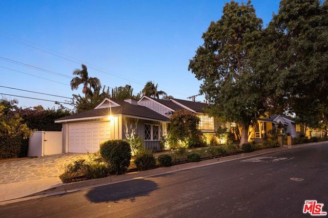 3854 Vineland Avenue, Studio City, CA 91604