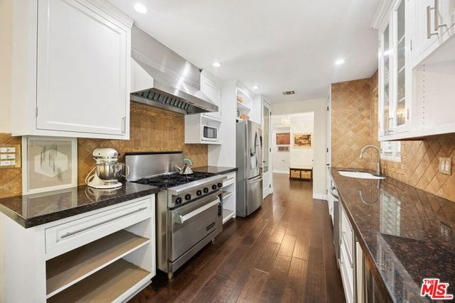 3854 Vineland Avenue, Studio City, CA 91604