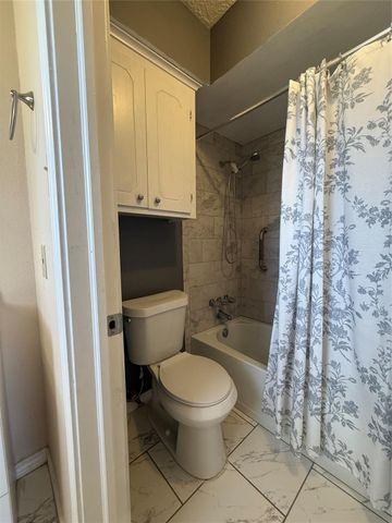 4327 Townes Forest Road, Friendswood, TX 77546