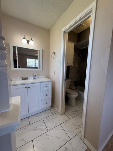 4327 Townes Forest Road, Friendswood, TX 77546