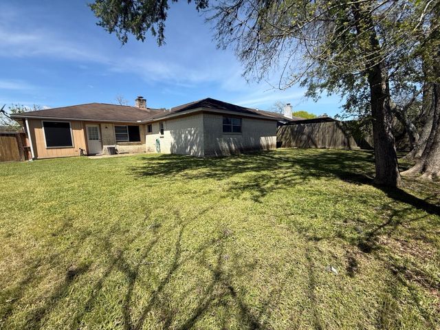 4327 Townes Forest Road, Friendswood, TX 77546