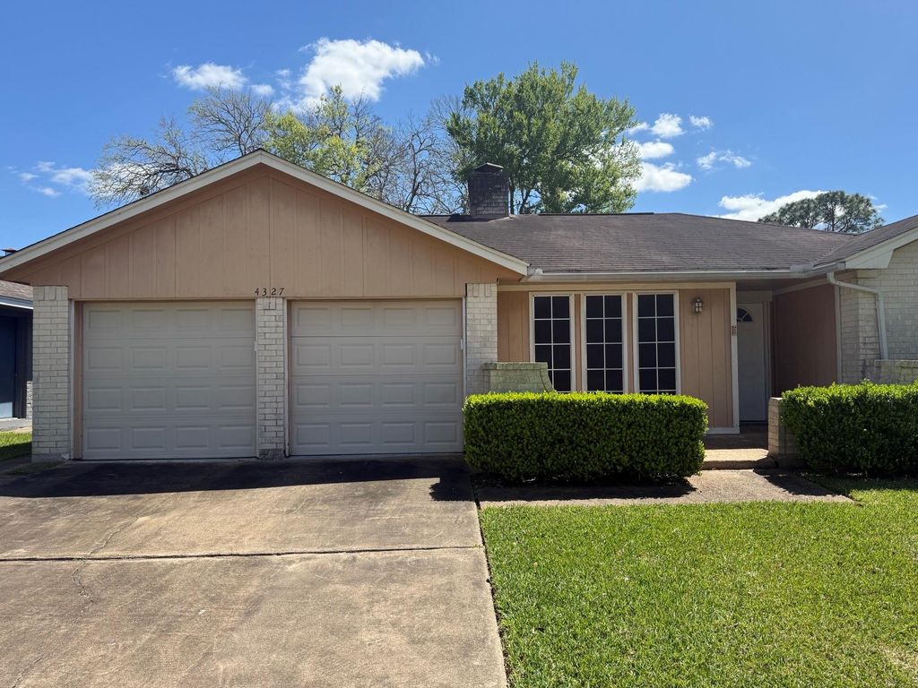 4327 Townes Forest Road, Friendswood, TX 77546