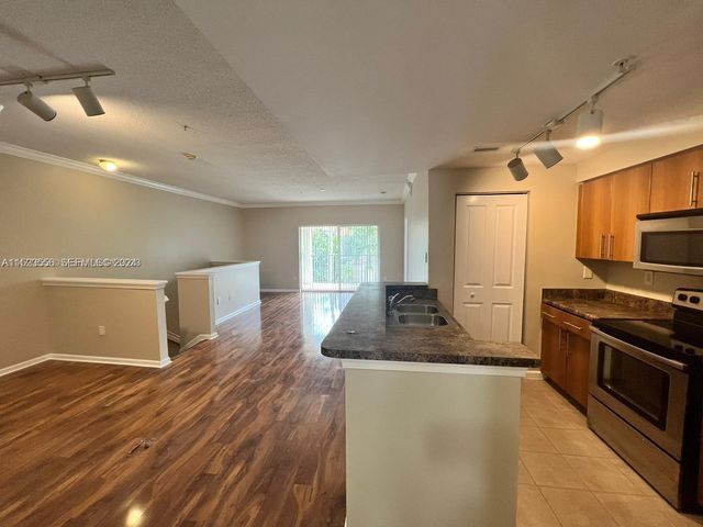 5940 W Sample Road 304, Coral Springs, FL 33067
