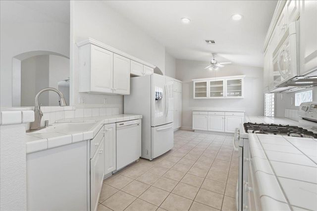 6480 Buckskin Ln, Roseville, CA 95747