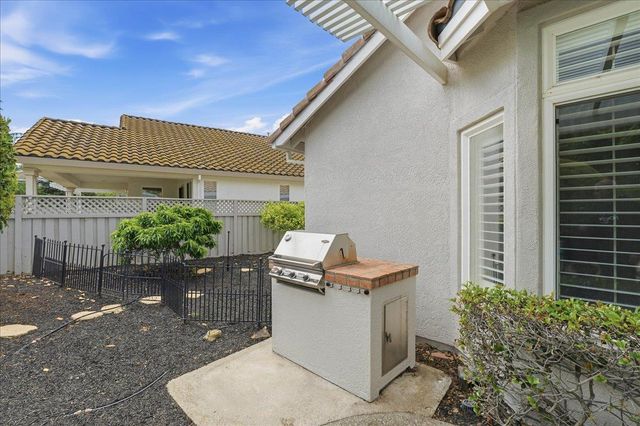 6480 Buckskin Ln, Roseville, CA 95747