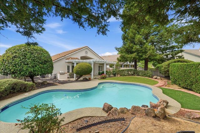 6480 Buckskin Ln, Roseville, CA 95747