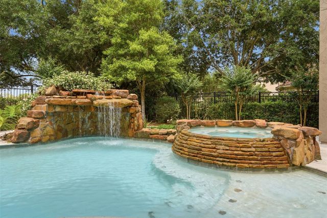 19 Miramar Heights Circle, Sugar Land, TX 77479